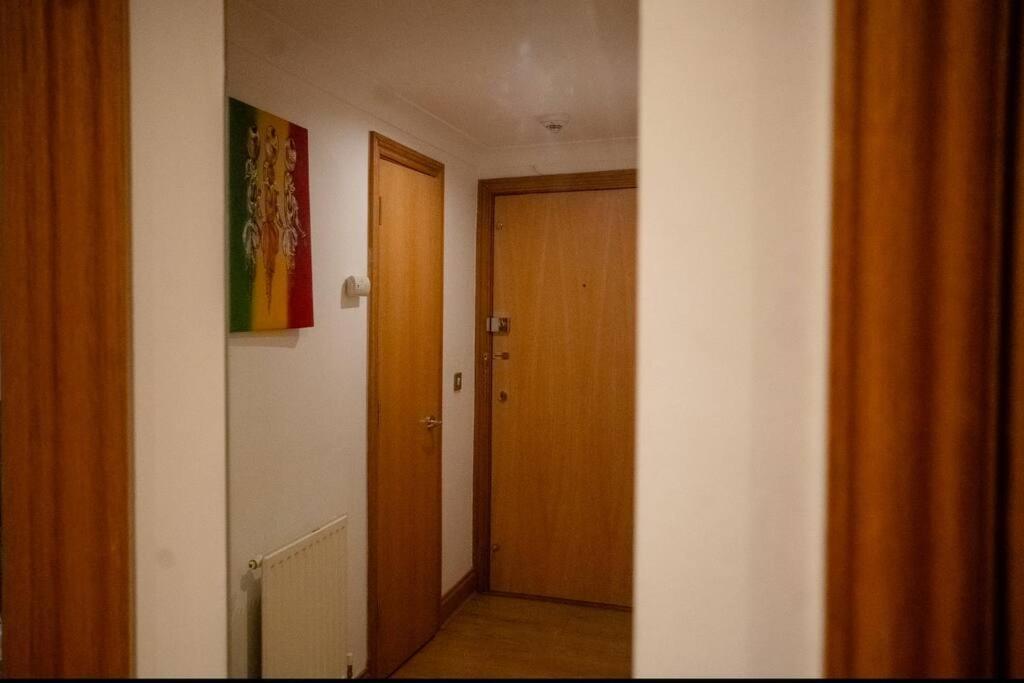 1-Bed Flat In Ocean Village Southampton Esterno foto