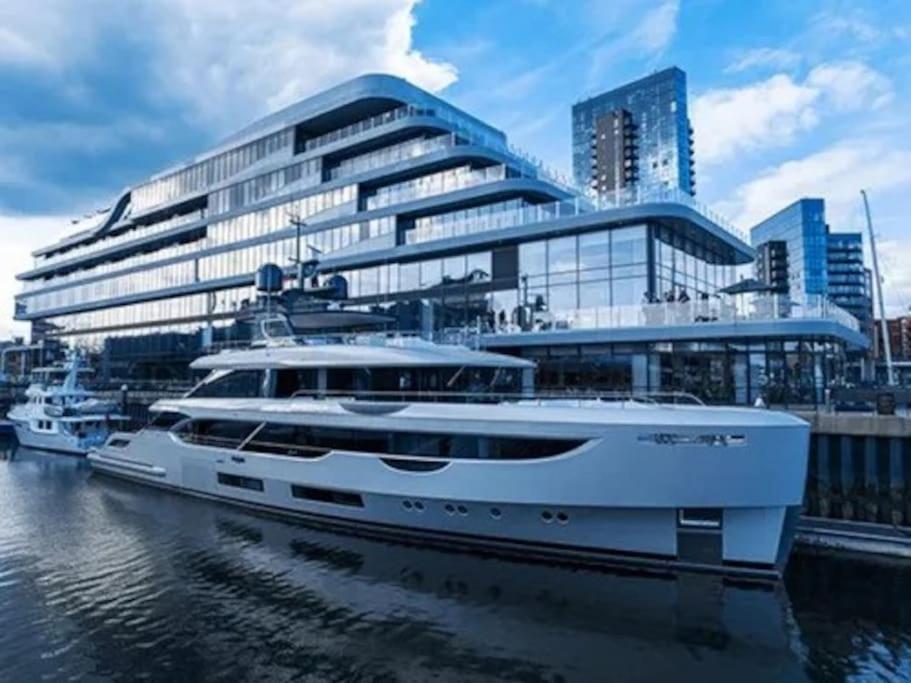 1-Bed Flat In Ocean Village Southampton Esterno foto