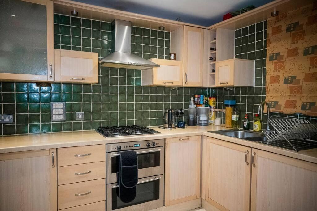 1-Bed Flat In Ocean Village Southampton Esterno foto