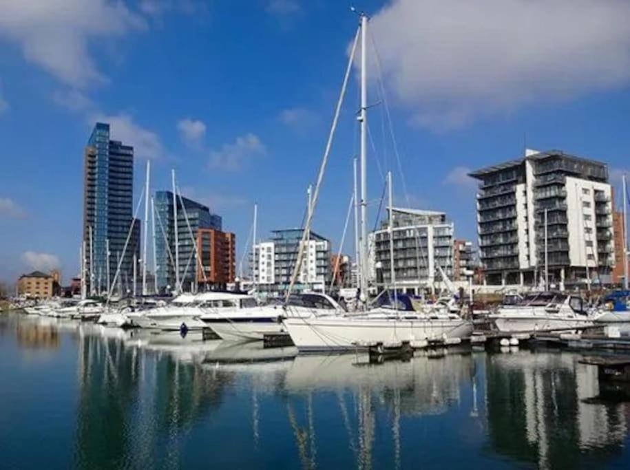 1-Bed Flat In Ocean Village Southampton Esterno foto