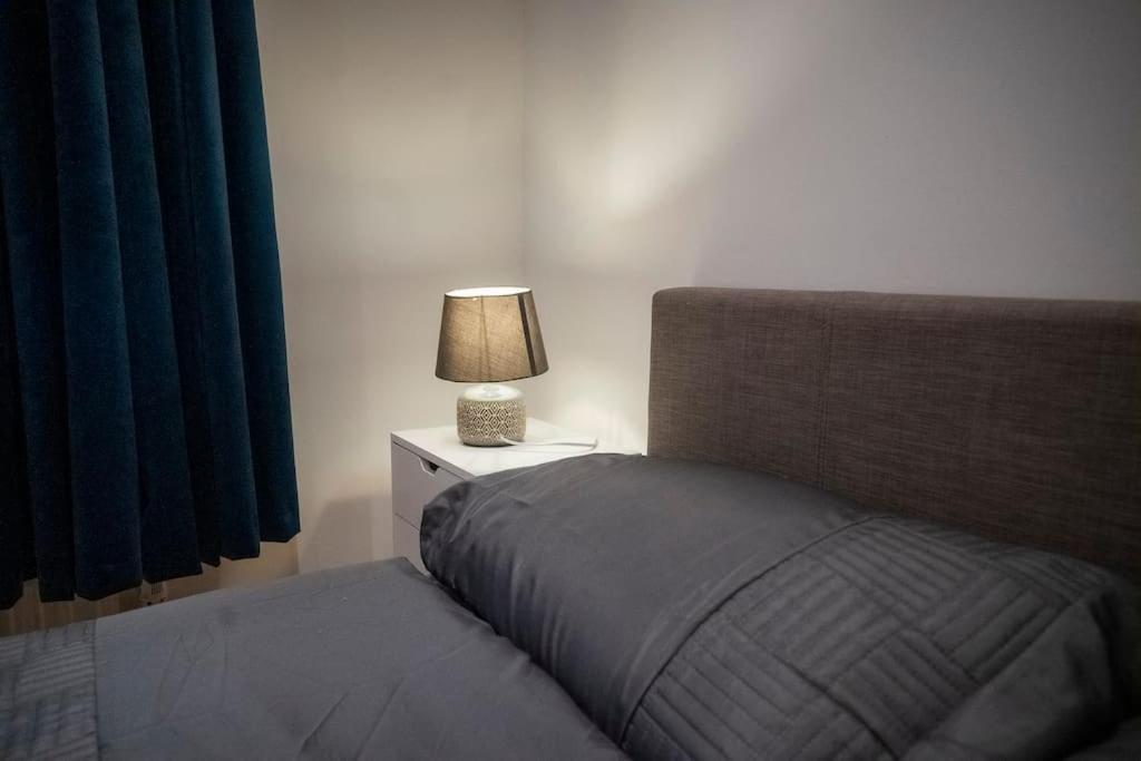 1-Bed Flat In Ocean Village Southampton Esterno foto